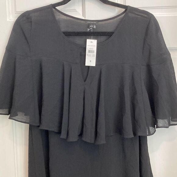 NWT Ann Taylor, black poncho / ruffle top chiffon type fabric. Size small - Picture 4 of 8